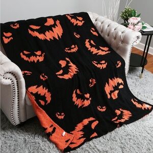 New ComfyLuxe Halloween Pattern Luxury Soft Throw Blanket